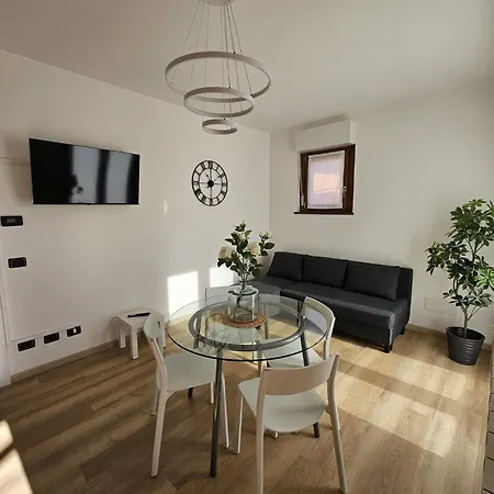 Residenza Redipuglia Free Private Parking And Air Conditioning Verbania