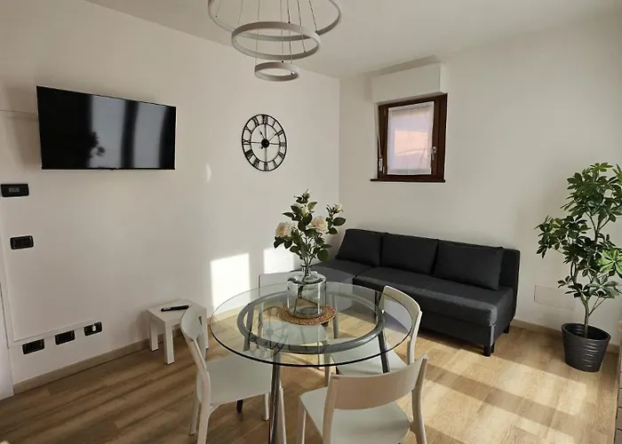 Residenza Redipuglia Free Private Parking And Air Conditioning Verbania